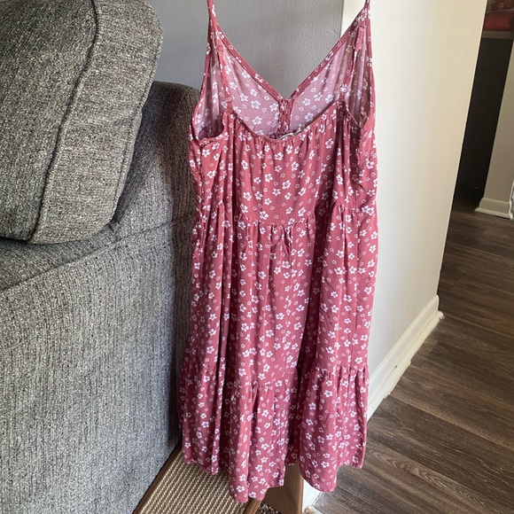 The dress is from pacsun, rosy pink color with little white flowers - Picture 3 of 4